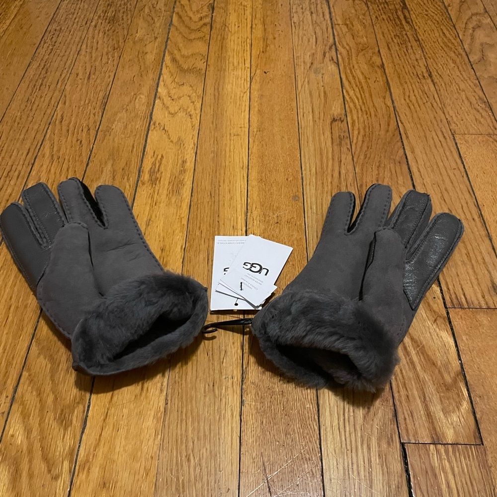 Ugg Gloves - image 6